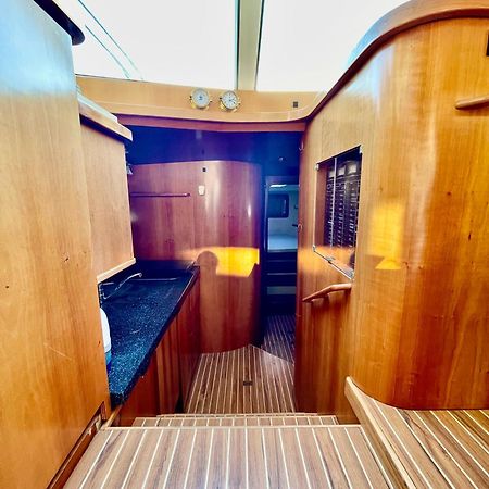 Yacht ドーヴィル エクステリア 写真