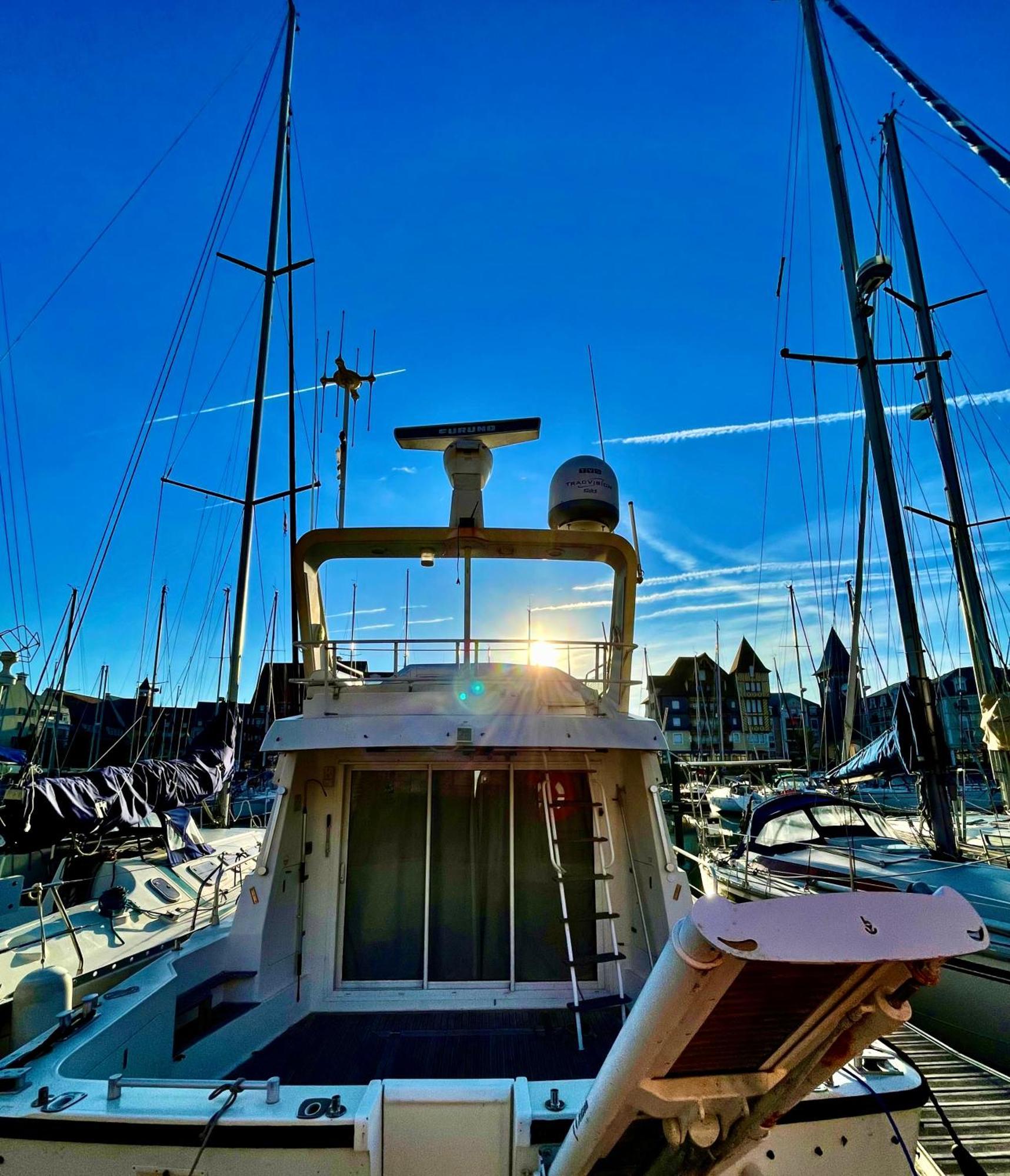 Yacht ドーヴィル エクステリア 写真